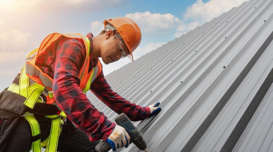 Professional Emergency Roof Repairs services in Lowpoint, IL